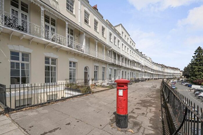 3 Bedroom Flat For Sale In - Royal York Crescent, Bristol, BS8