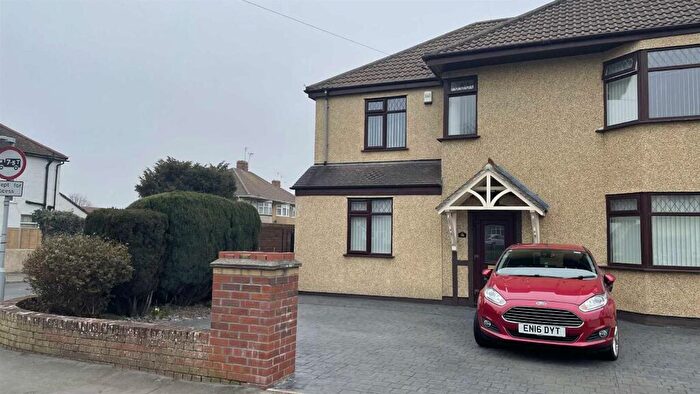 2 Bedroom End Of Terrace House To Rent In Bromley Heath Road, Downend, BS16