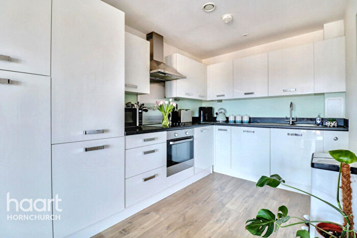 2 Bedroom Apartment For Sale In Stafford Avenue, Hornchurch, RM11