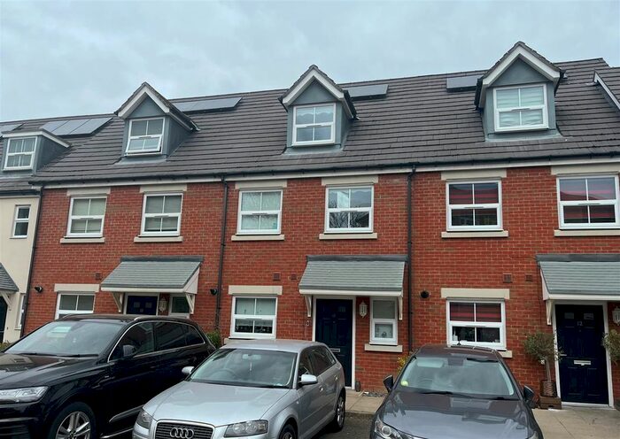 3 Bedroom Terraced House To Rent In Weir Road, Bexley, DA5