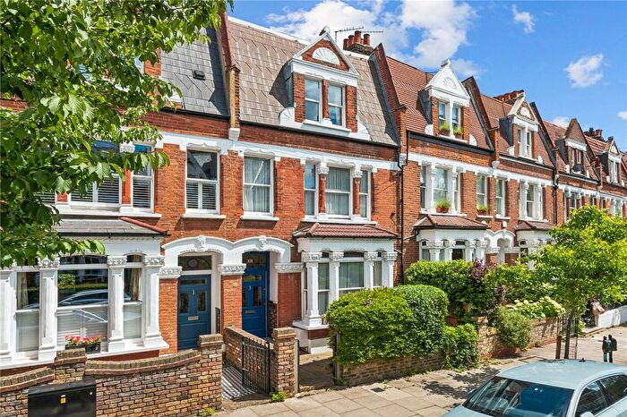 4 Bedroom Terraced House For Sale In Clissold Crescent, London, N16