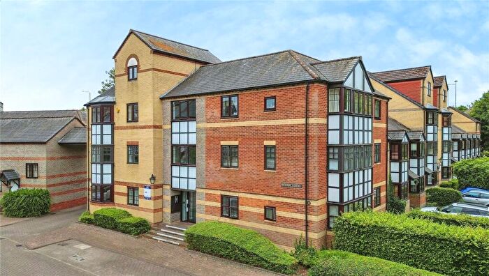 2 Bedroom Apartment For Sale In Waterside Gardens, Reading, Berkshire, RG1