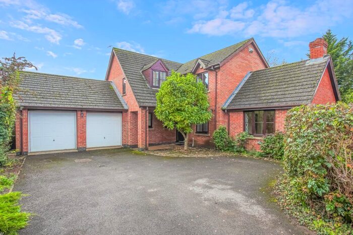 4 Bedroom Detached House To Rent In Ludford Gardens, Banbury, Oxon, OX15