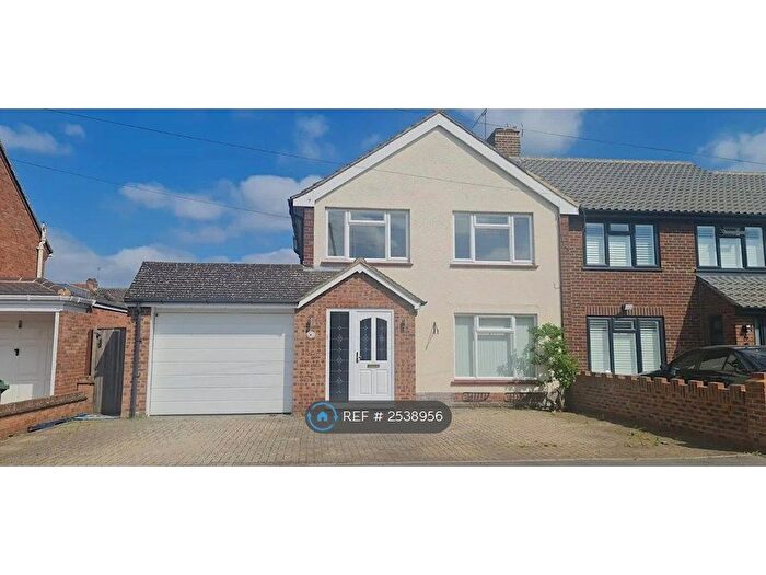 3 Bedroom Semi-Detached House To Rent In Cawcott Drive, Windsor, SL4