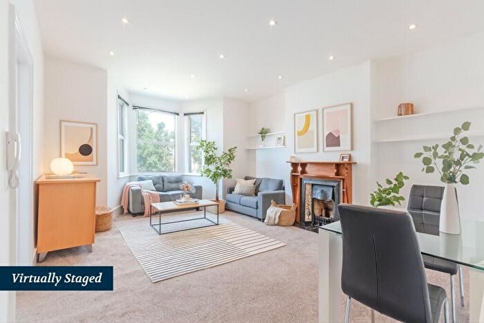 2 Bedroom Flat To Rent In Cricklewood Lane, Cricklewood, NW2