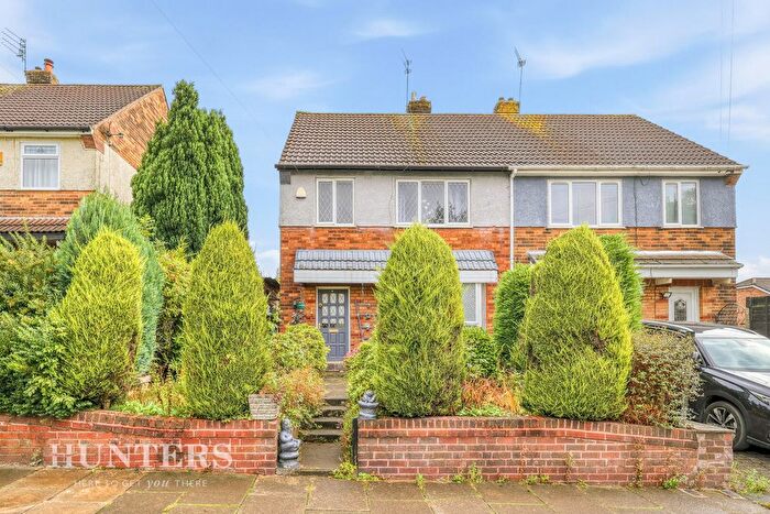 3 Bedroom Semi-Detached House For Sale In Oakcliffe Road, Rochdale, OL12