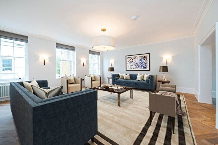 3 Bedroom Flat To Rent In Montague Street, Bloomsbury, WC1B