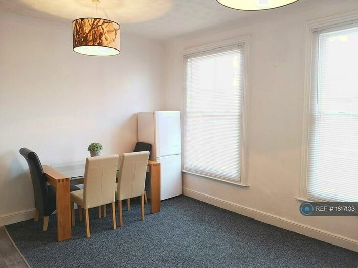 2 Bedroom Flat To Rent In Railway Road, King's Lynn, PE30