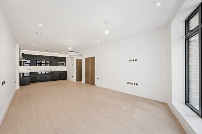 Studio To Rent In Ewell Road, Surbiton, KT6