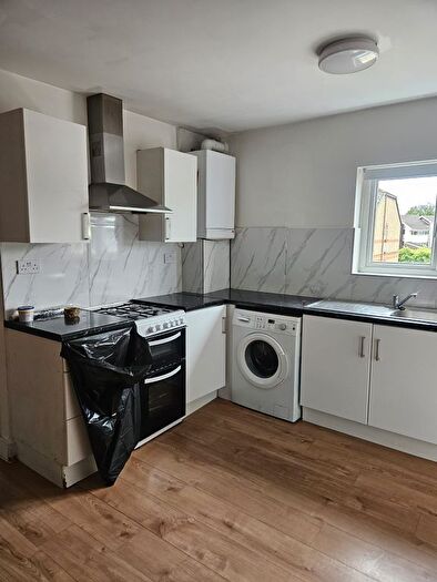 2 Bedroom Flat To Rent In Long Lane, Uxbridge, UB10