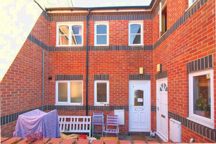 1 Bedroom Maisonette To Rent In Stony Stratford Centre, Milton Keynes, Buckinghamshire, MK11