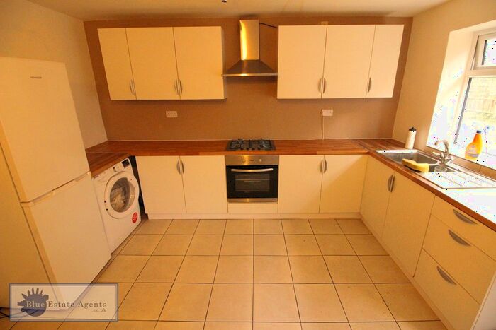 4 Bedroom Semi-Detached House To Rent In Ravensdale Road, Hounslow, TW4