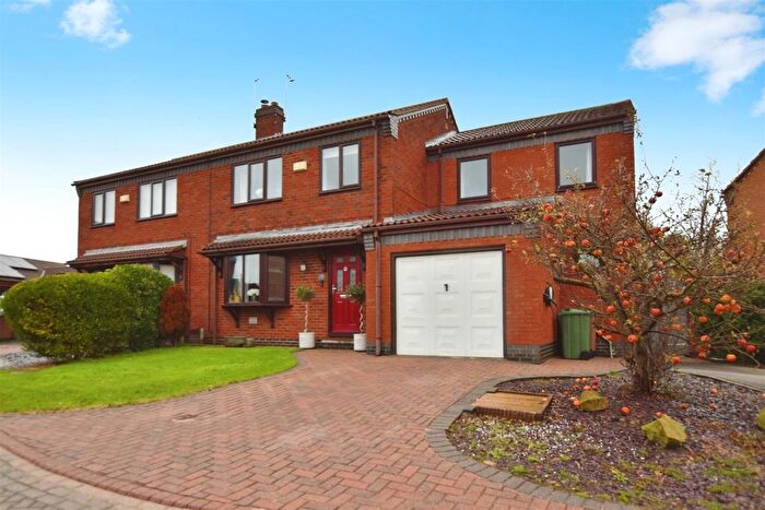 4 Bedroom Semi Detached House For Sale In Elm Avenue, Hull, HU12