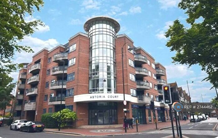 2 Bedroom Flat To Rent In Astoria Court, Purley, CR8