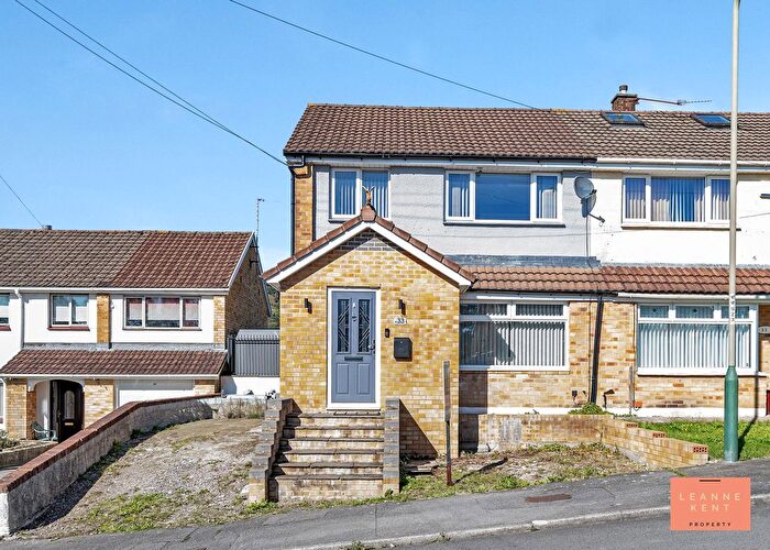 3 Bedroom Semi-Detached House For Sale In St. Davids Drive, Machen, CF83