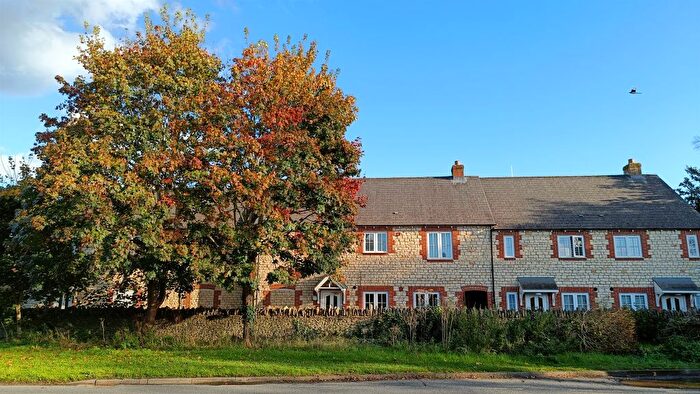 2 Bedroom Flat For Sale In Bramley Close, Kidlington, OX5