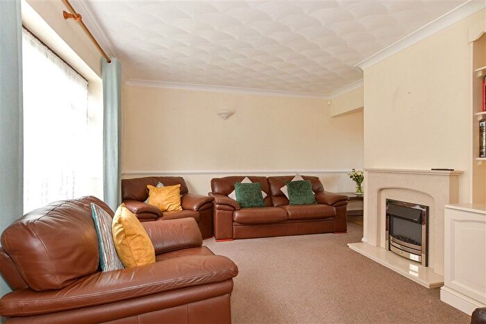 3 Bedroom Semi-detached House For Sale In Oakhurst Close, Walderslade, Chatham, Kent, ME5