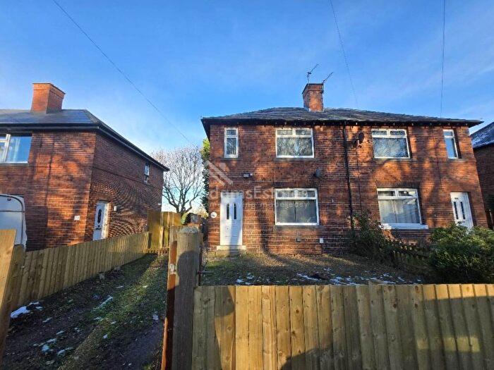 3 Bedroom Semi-Detached House To Rent In Thorne Avenue, Dewsbury, WF12