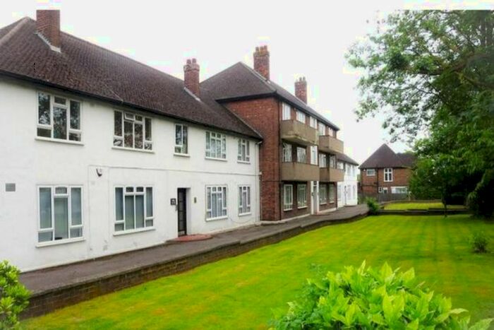 2 Bedroom Flat To Rent In Ridgeway Court, The Ridgeway, Stanmore, Greater London, HA7