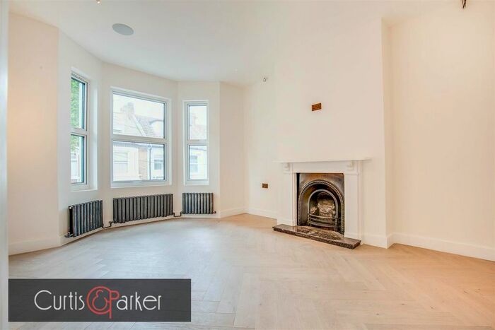 3 Bedroom Flat To Rent In Upham Park Road, Chiswick, W4