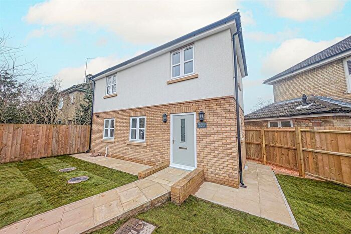 2 Bedroom Detached House For Sale In Darwin Drive, Cambridge, CB4