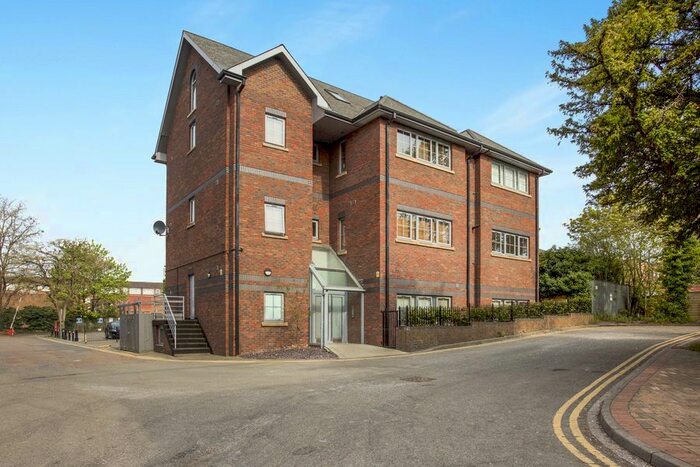 1 Bedroom Flat To Rent In Waterford Way, Wokingham, RG40