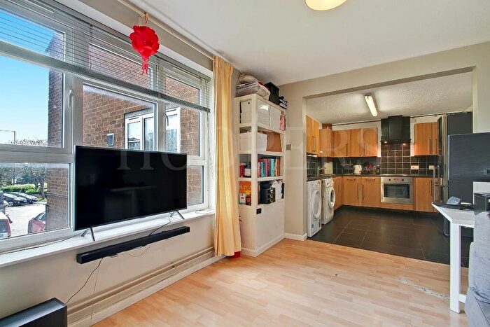 1 Bedroom Flat For Sale In Crispian Close, Neasden Lane, London, NW10