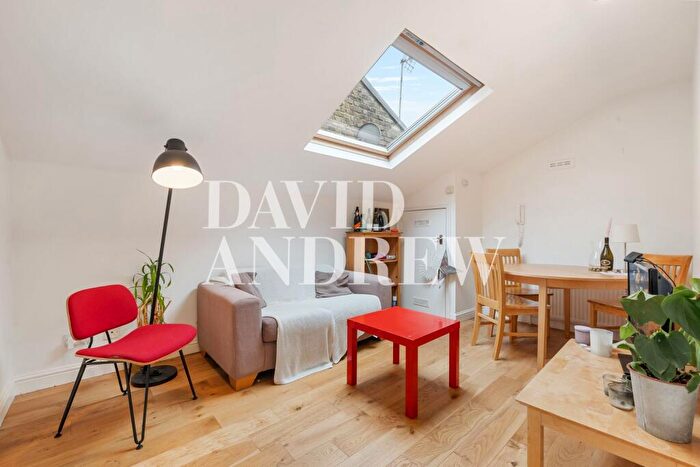 2 Bedroom Apartment To Rent In Tollington Park, London, N4