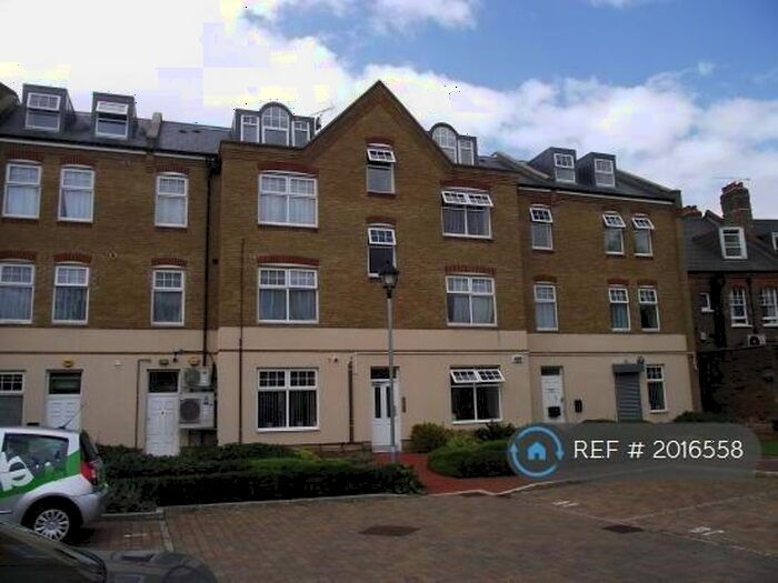 2 Bedroom Flat To Rent In Southgate, London, N14