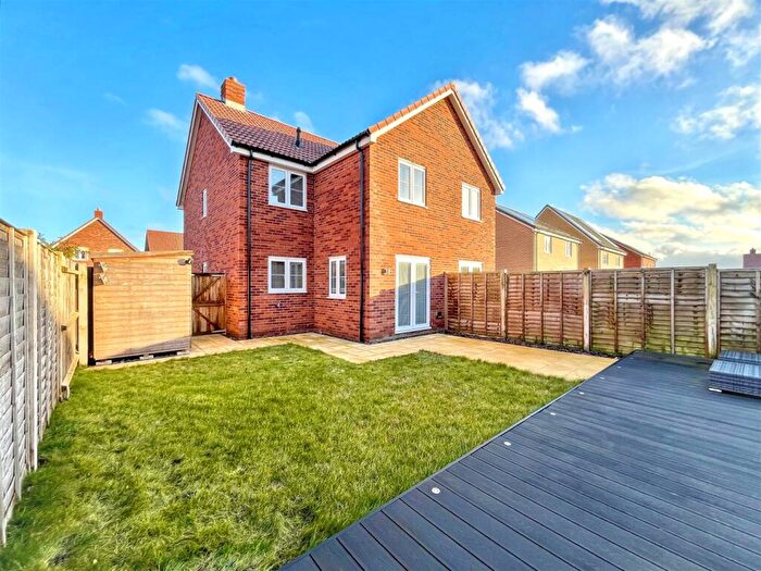 3 Bedroom Semi Detached House For Sale In Edwards Road, Postwick, NR13