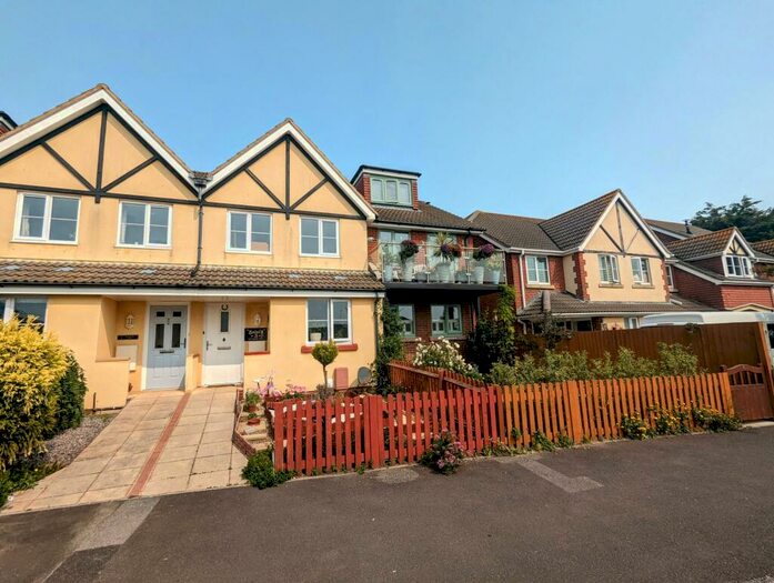 3 Bedroom House To Rent In Kittiwake Row, Hayling Island, PO11