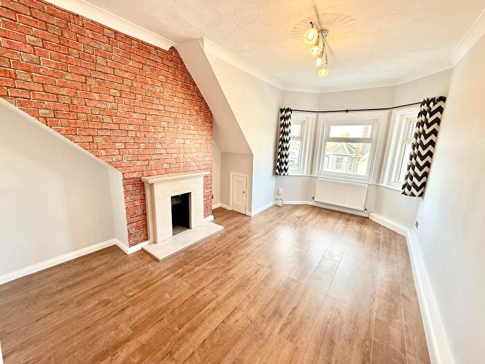 2 Bedroom Apartment To Rent In Holdenhurst Road, Bournemouth, Dorset, BH8