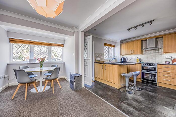 3 Bedroom End Of Terrace House For Sale In Kingfishers, Fareham, PO16