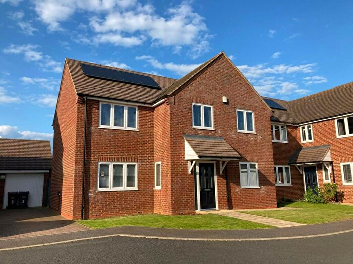 4 Bedroom Detached House To Rent In Pagnell Close, Wootton, Northampton, NN4