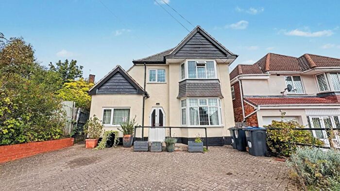 3 Bedroom Detached House For Sale In Colebourne Road, Birmingham, B13