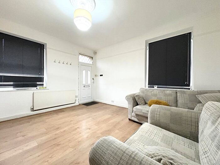 2 Bedroom End Of Terrace House To Rent In Main Road, Denholme, Bradford, BD13