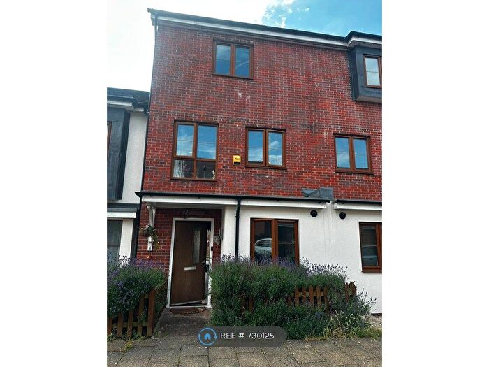 4 Bedroom Terraced House To Rent In The Spinney, Basingstoke, RG24