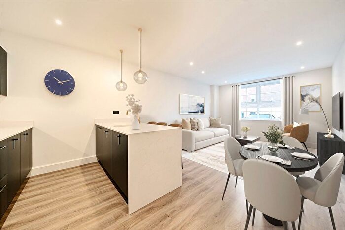 1 Bedroom Flat For Sale In Jubilee Gardens, Weybridge, KT13