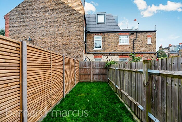 2 Bedroom Flat To Rent In Byton Road, London, SW17