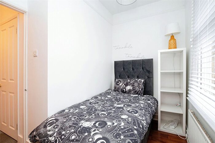 3 Bedroom End Of Terrace House For Sale In Culverden Square, Tunbridge Wells, Kent, TN4