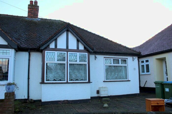 3 Bedroom Semi-Detached Bungalow To Rent In Blanmerle Road, London, SE9