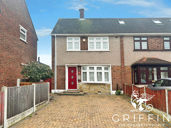 2 Bedroom End Of Terrace House To Rent In Plough Rise, Upminster, RM14