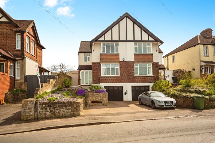 5 Bedroom Semi-Detached House For Sale In College Road, Maidstone, ME15