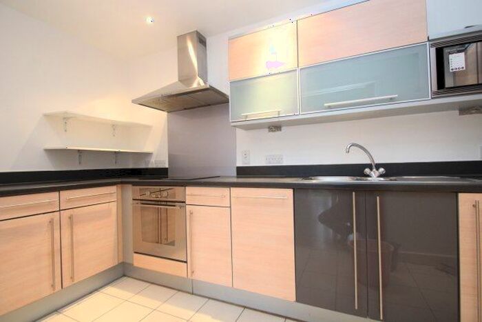 2 Bedroom Flat To Rent In Park Lane, Croydon, CR0