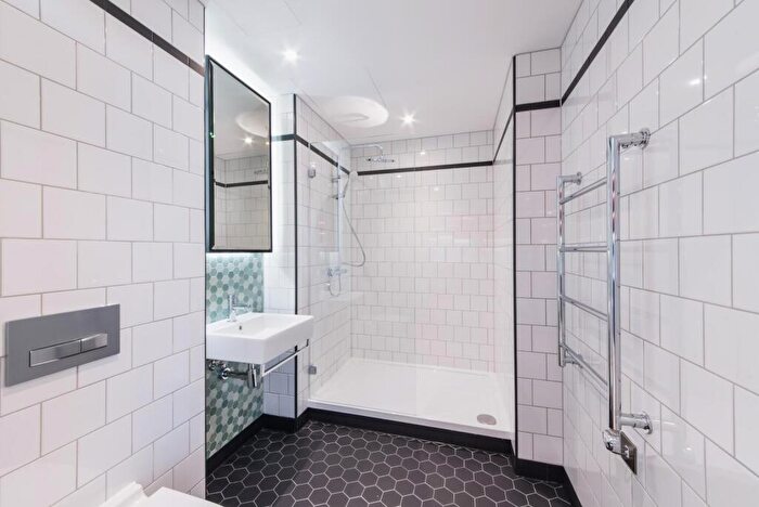 Apartment To Rent In Defoe House, London City Island, London, E14