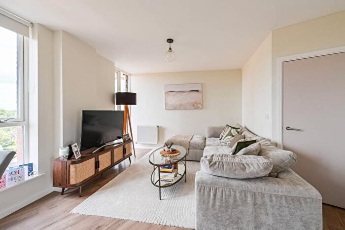 2 Bedroom Flat For Sale In Geoff Cade Way, , Bow, London, E3