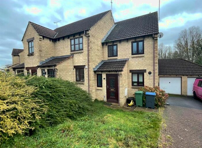 3 Bedroom Property To Rent In Roebuck Close, Royal Wootton Bassett, Swindon SN4