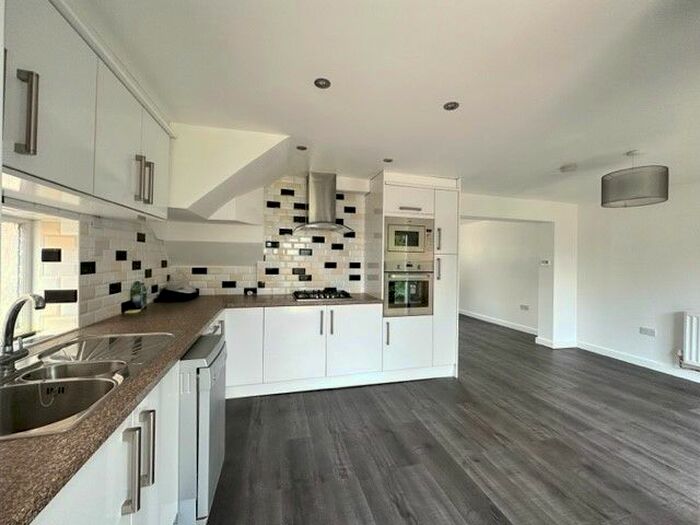 3 Bedroom Semi-Detached House To Rent In Milton Road, Crawley, RH10