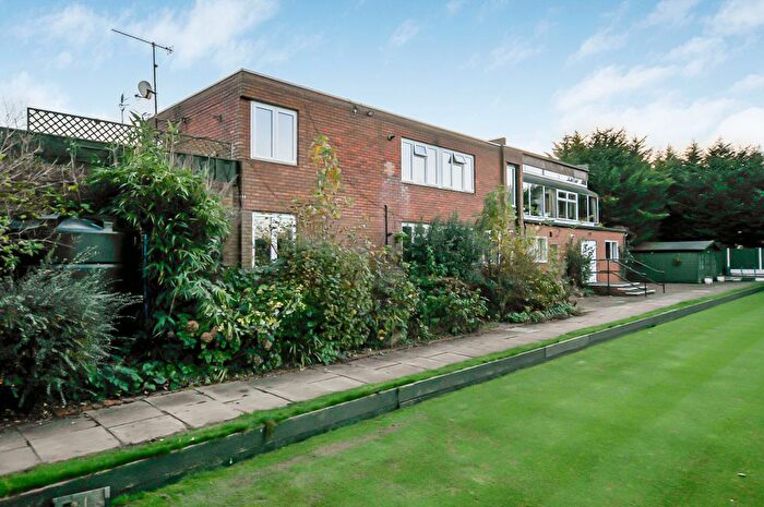 2 Bedroom Flat To Rent In Park Road, Uxbridge, UB8