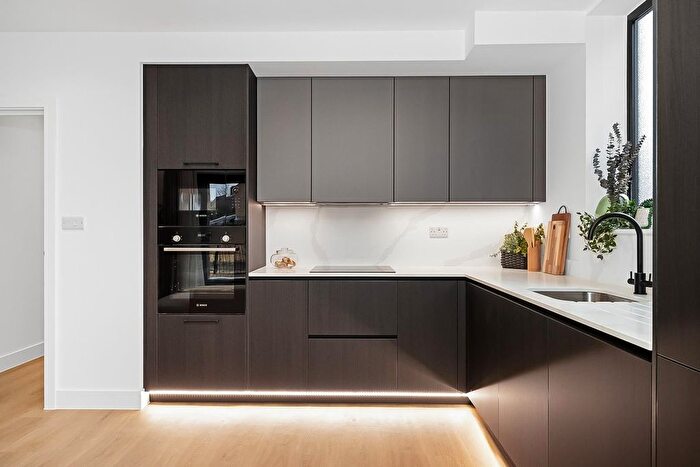 2 Bedroom Flat For Sale In Alexandra Drive, SE19